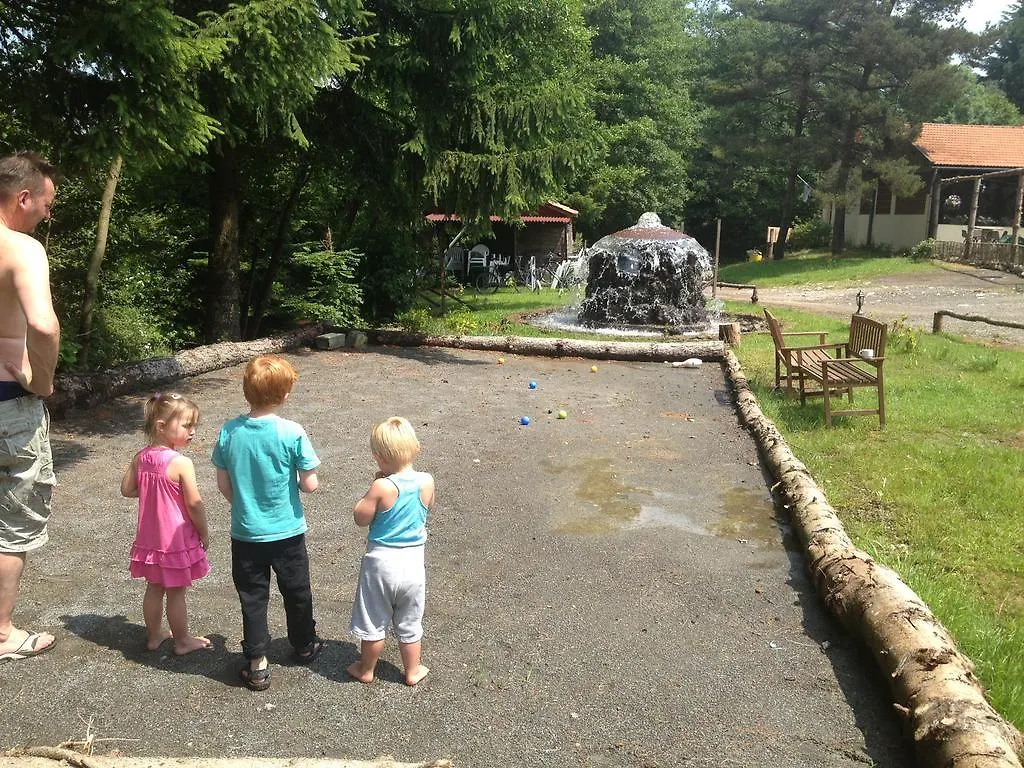 Le Paradou Camping & Gites Villa Saint-Priest-la-Prugne Campsite